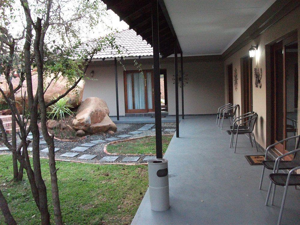 Meerkat Manor Komatipoort Esterno foto
