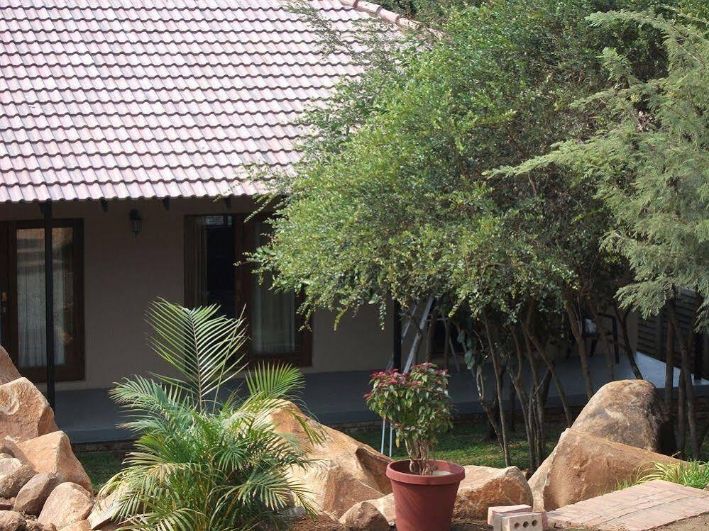 Meerkat Manor Komatipoort Esterno foto